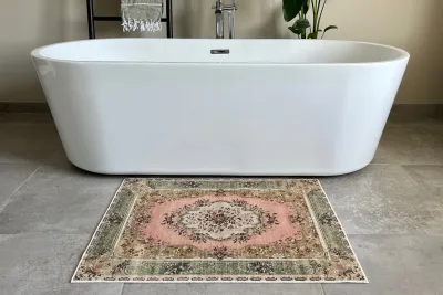 SALE badmat (90cm x 70cm) nr 2022 Showroom model (randje rafelt)