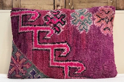 SALE  Marokkaans berber kussen nr. 8239 60cm x 40cm Kussen heeft gaatje (zie foto's)