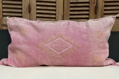 Sabra Kussen uit Marokko roze 100cm x 50cm incl vulling nr.56100