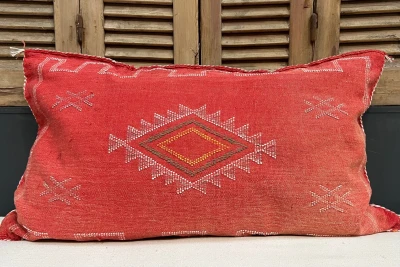 Sabra Kussen uit Marokko rood 100cm x 50cm incl vulling nr.56123