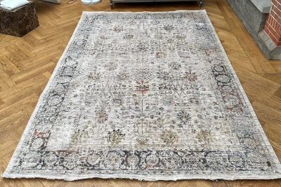  vintage look vloerkleed 380cm x 300cm kleed heeft kleine beschadiging aan rand