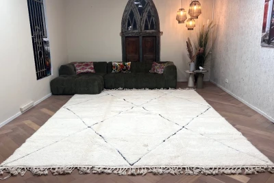 SALE Beni ouarain 71043 400cm x 306cm (berber heeft twee gaatjes, zie foto's)