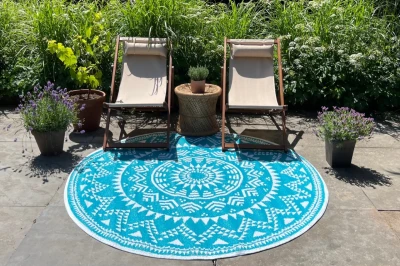 Rond buitenkleed turquoise / wit gerecycled gevlochten kunststof 180cm