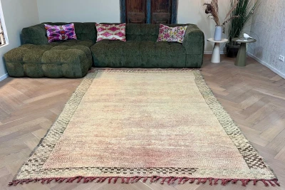 SALE Beni mguild vloerkleed 13015 286cm x 200cm (klein gaatje aan de rand, zie foto's)