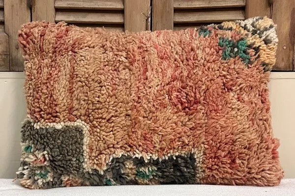 SALE Marokkaans berber kussen nr.62653 60cm x 40cm  (kussen heeft een gaatje, zie foto)