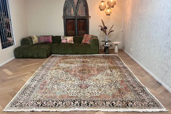 SALE Vintage cashmere vloerkleed met zijde 4751 380cm x 275cm kleed heeft slijtage en vlekken, zie foto's
