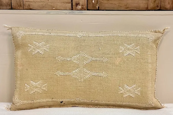 SALE Sabra Kussen uit Marokko bruin 60cm x 40cm incl vulling nr.93344  (kussen heeft een vlek zie foto)