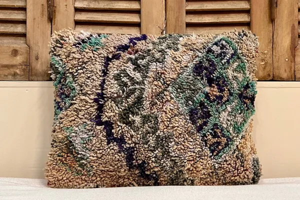 SALE Marokkaans berber kussen 60cm x 40cm incl vulling nr. 62744   (heeft een gaatje, zie foto)