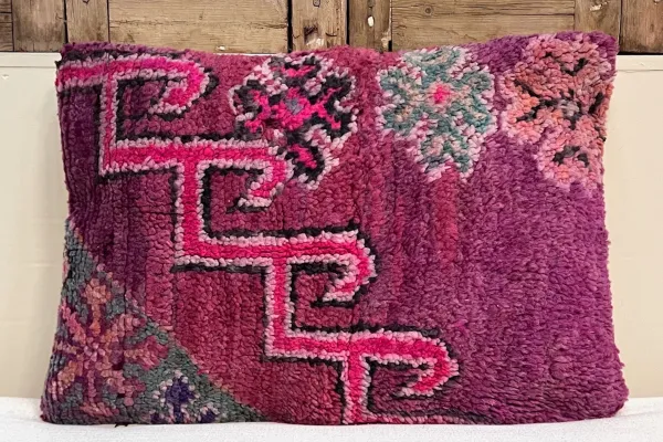 SALE  Marokkaans berber kussen nr. 8239 60cm x 40cm Kussen heeft gaatje (zie foto's)