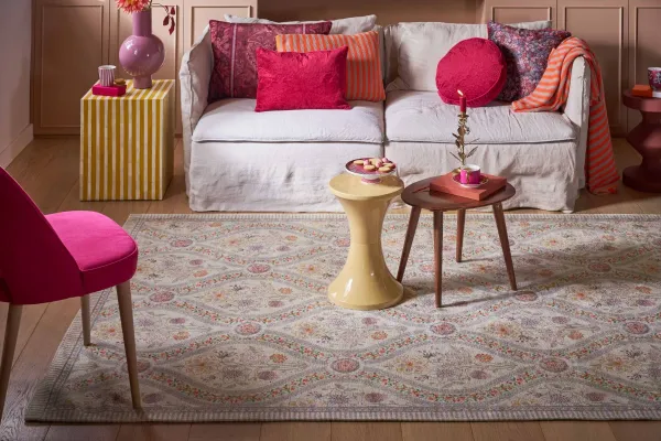 Sale Showroom model Vintage look vloerkleed  230cm x 155cm de rand rafelt