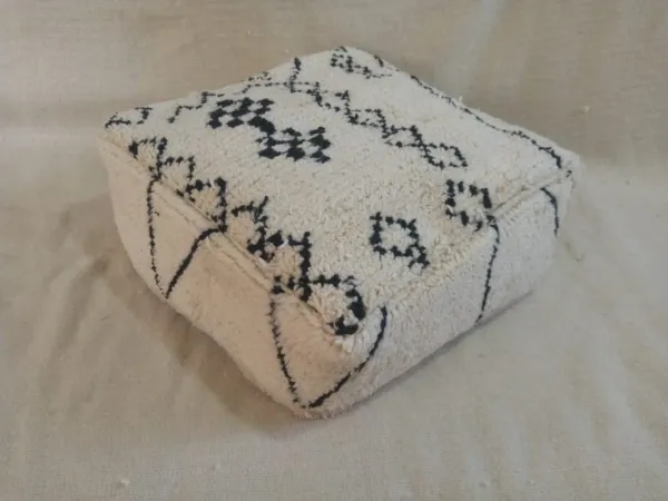VERWACHT Marokkaanse Poef nr.12040 60cm x 60cm x 25cm Leverbaar eind januari