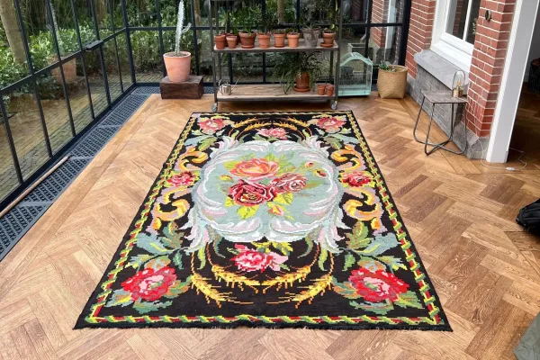VERKOCHT Rozenkelim authentiek, handgeweven in Moldavië 43178 324cm x 202cm