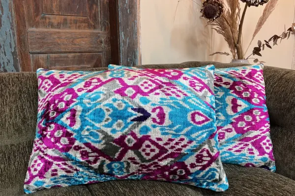 Ikat Velvet kussen blauw 60cm x 40cm incl binnen kussen 