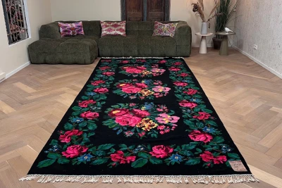 SALE Rozenkelim 12503 411cm x 175cm (Dit kleed is niet gereinigd en heeft slijtage plekken)